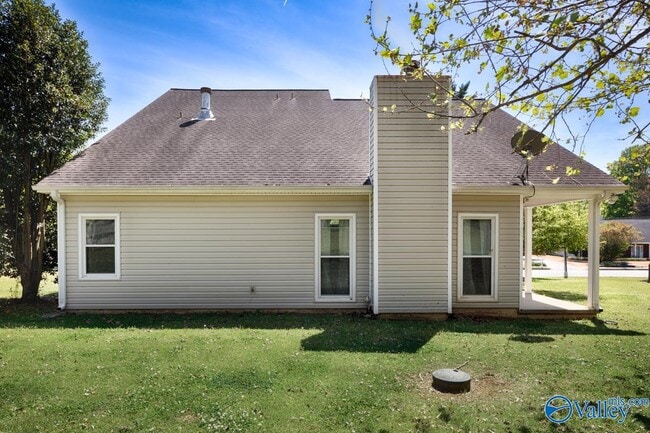 Building Photo - 722 Highland Dr