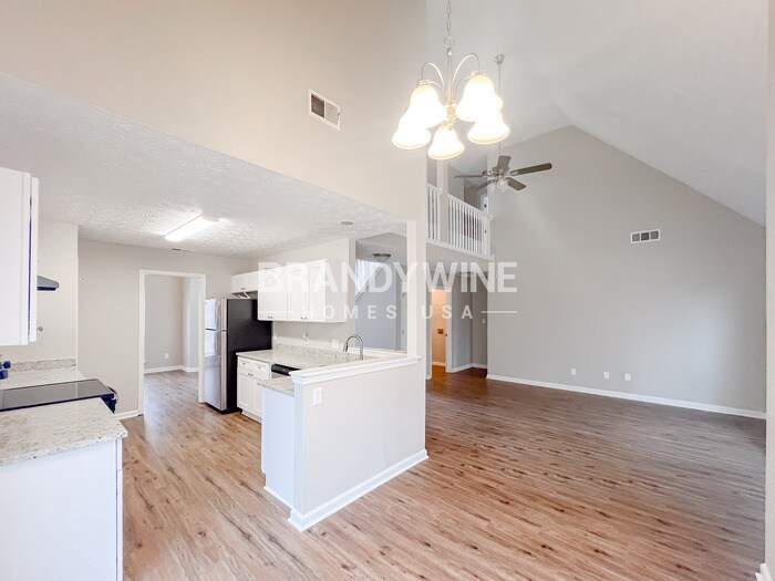 Building Photo - 305 Shadetree Ln