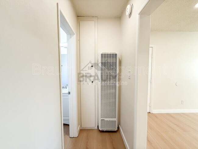 Building Photo - 6336 Tujunga Ave