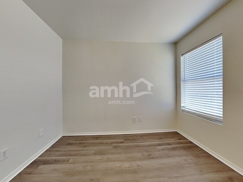 Building Photo - 1995 Kickapoo Trl