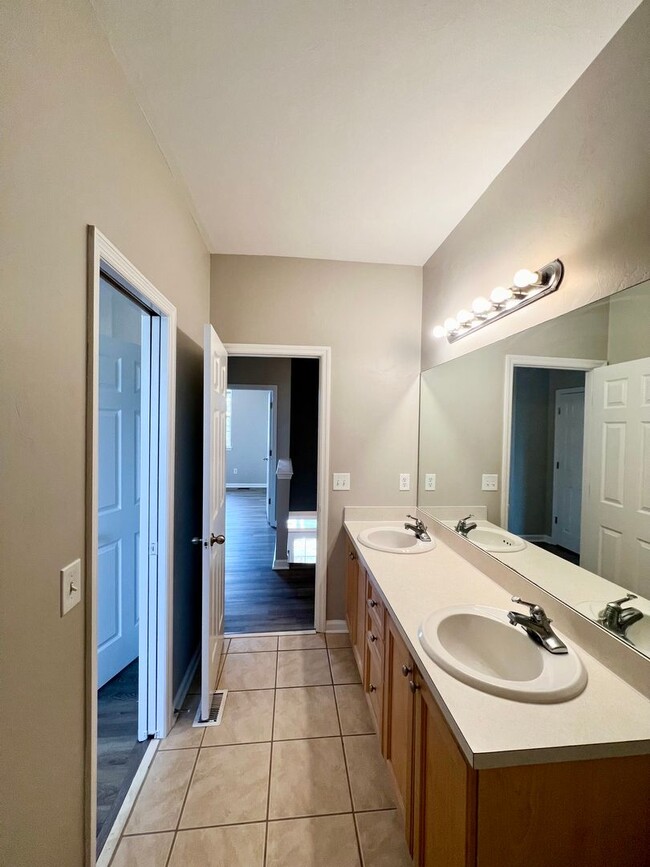 Building Photo - Location, Location! Completely Remodeled Spacious 3BR/2BR!