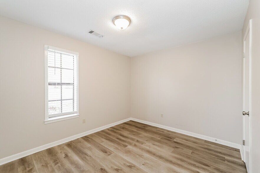 Building Photo - 7965 Meadow Trail Dr