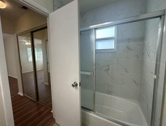 Building Photo - 5439 Kenwood Dr