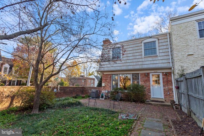 Building Photo - 6800 Melrose Dr