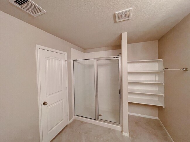 Building Photo - 8123 Carillon Way