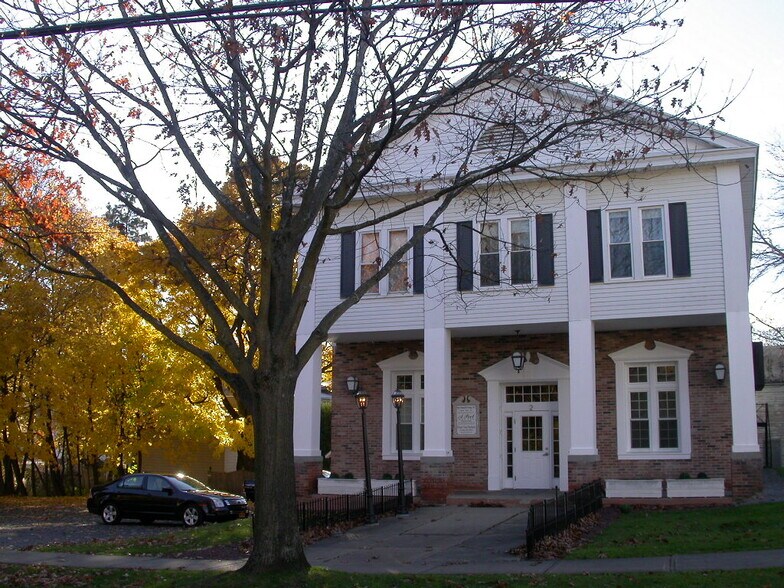 Primary Photo - 2 Fountain St