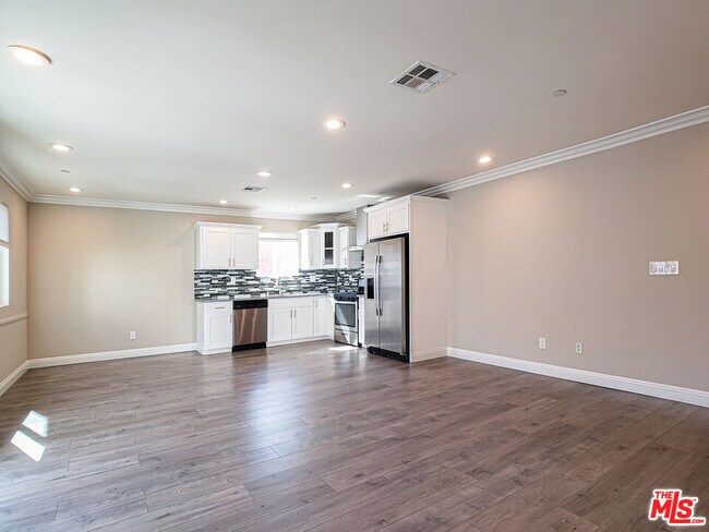 Building Photo - 963 N Wilton Pl