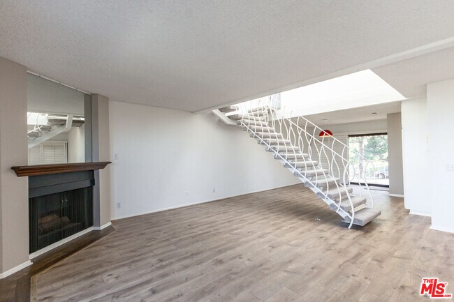 Building Photo - 1709 Cam De Villas