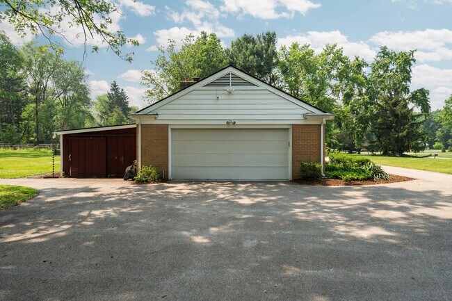 Building Photo - 3673 Pheasant Dr