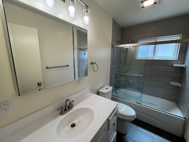 Building Photo - 939