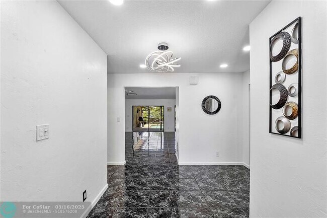 Building Photo - 303 NW 105th Terrace