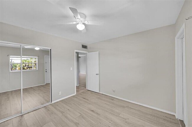 Building Photo - 1400 NE 55th St