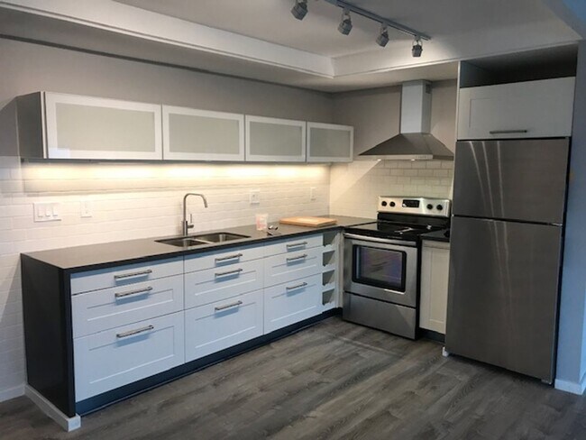 Building Photo - 657 Ocean View Dr