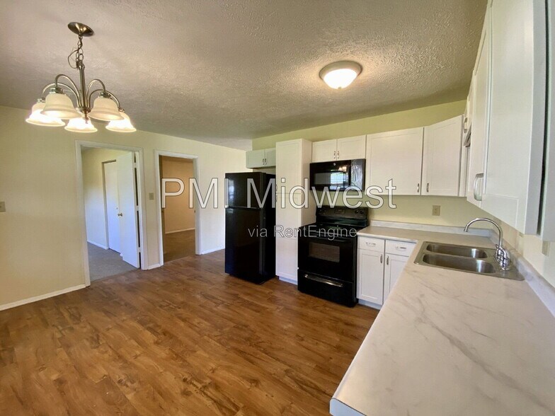Building Photo - 226 Southlane Dr