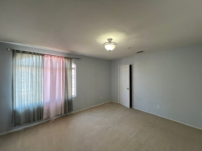 Building Photo - 13539 Whipple St