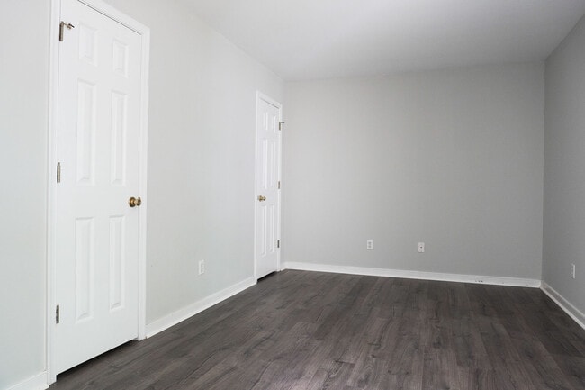 Building Photo - 8001 Clovertree Ct