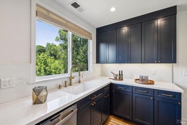 Building Photo - Newly Renovated Ross Four Bedroom & Three Bathroom Home on 1/2 acre with AC and Views