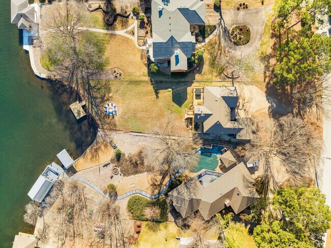 Building Photo - 89 Mayfair Dr