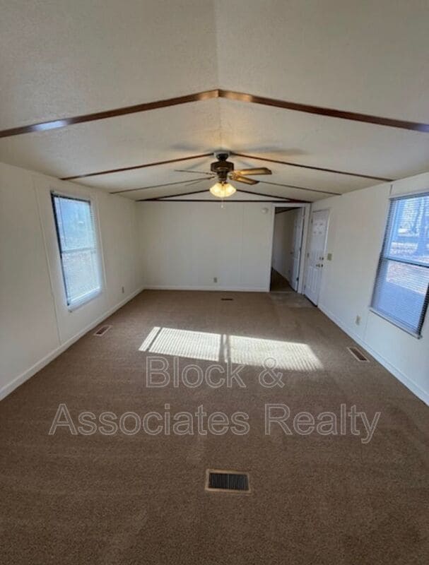 Building Photo - 608 Springdale Dr