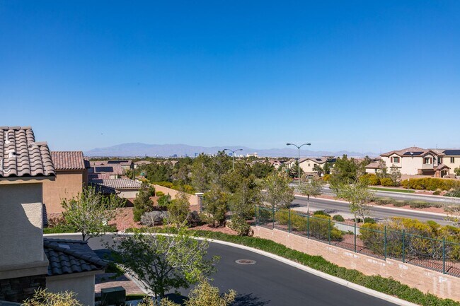 Building Photo - Beautiful Next-Gen Home with Private Entry Suite & Spacious Backyard