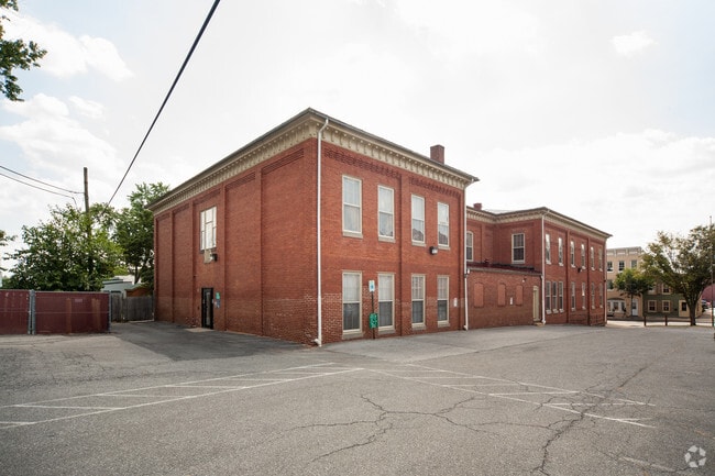 Primary Photo - 520 N. Market Apartments