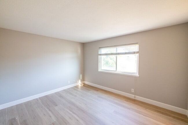 Building Photo - Spacious 4 bedroom home in Union City with...