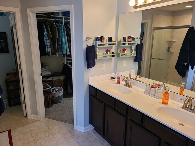 Building Photo - 4 Bedroom 2.5 Bath unfurnished home in Nautical Reach Neighborhood