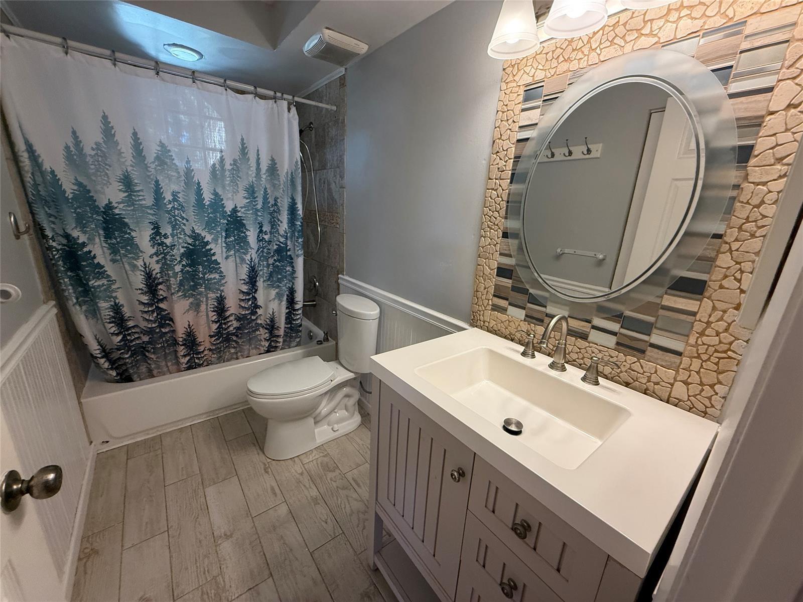 Building Photo - 2633 Bogota Ave