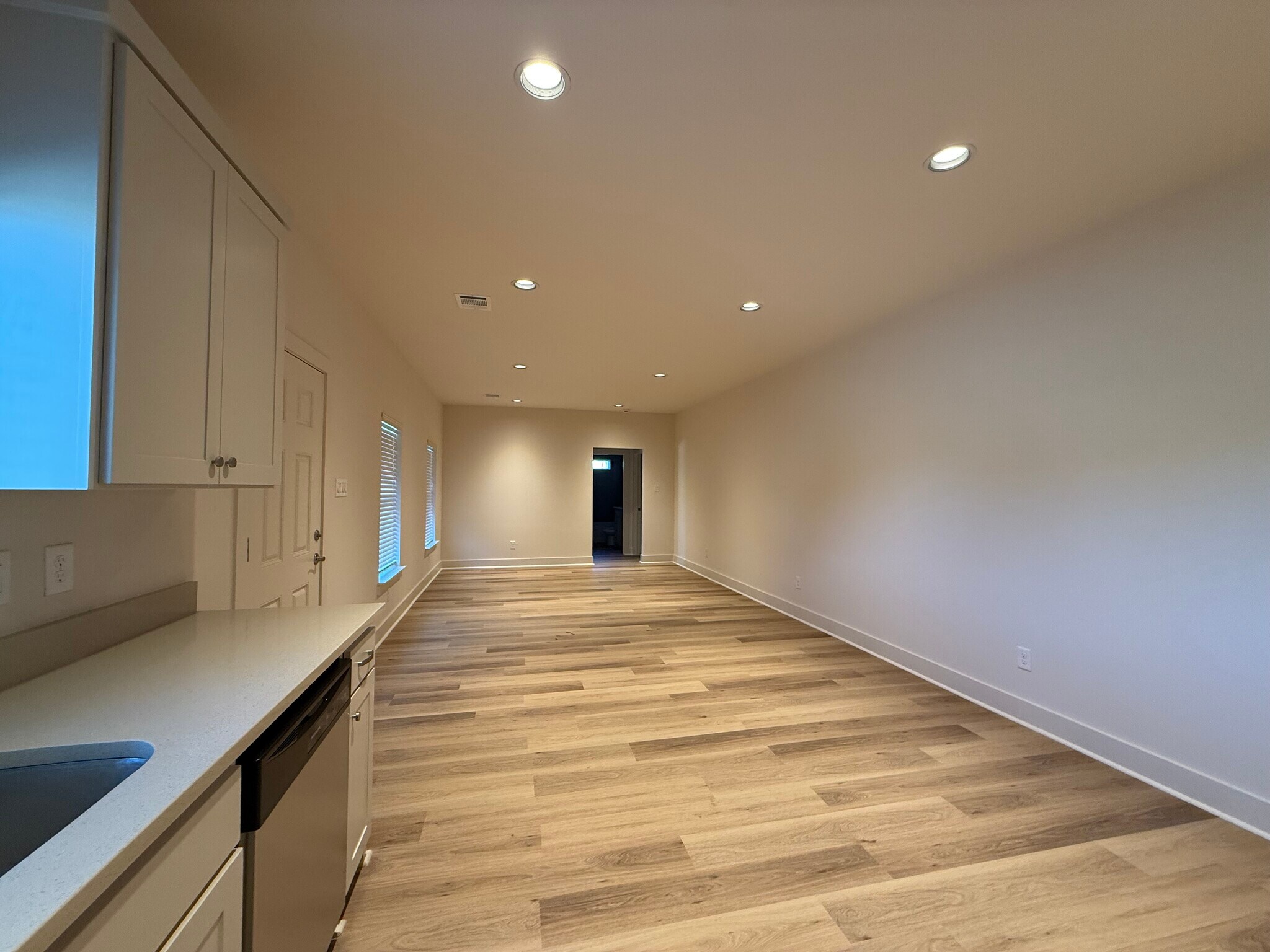 Building Photo - 104 Kirkland St