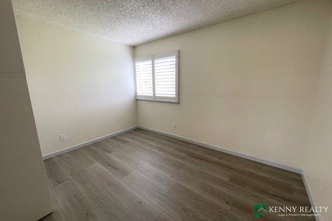 Building Photo - Updated 3 Bedroom Condo in South San Francisco