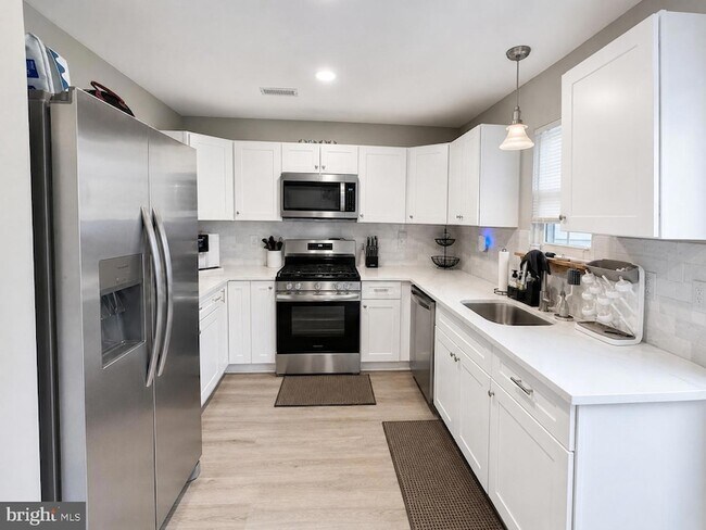 Building Photo - 937 Woodstock Ct