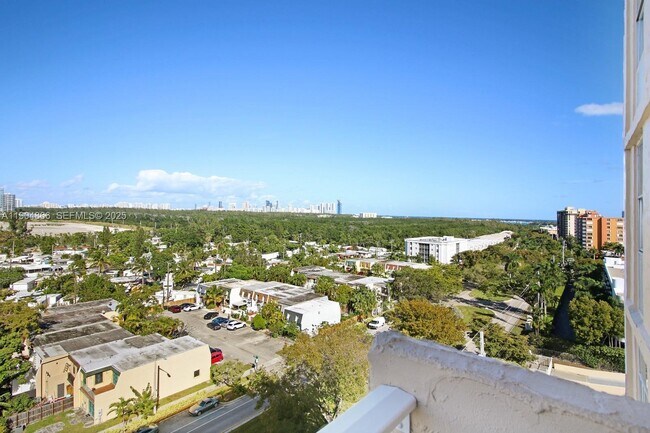 Building Photo - 2350 NE 135th St