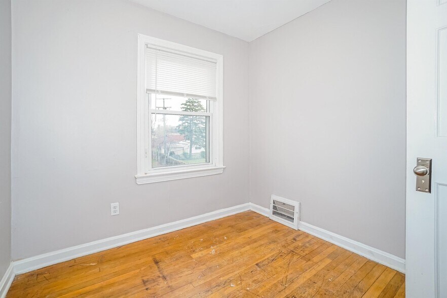 Building Photo - 651 Voelker Ave