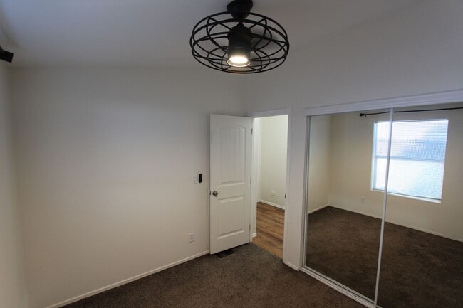 Building Photo - Move-in Special! Home in Christmas Tree es...