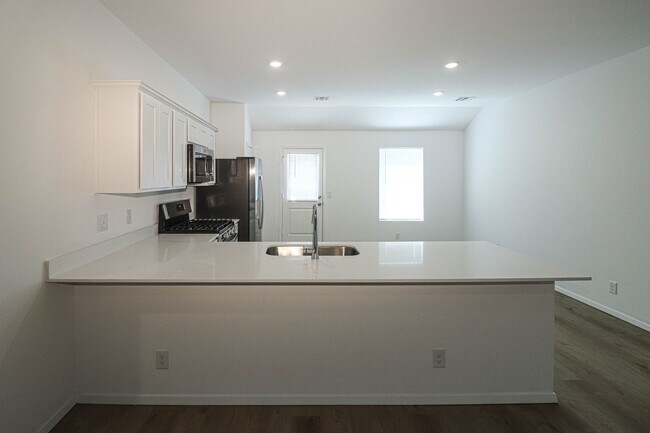 Building Photo - 3122 S 15th Pl