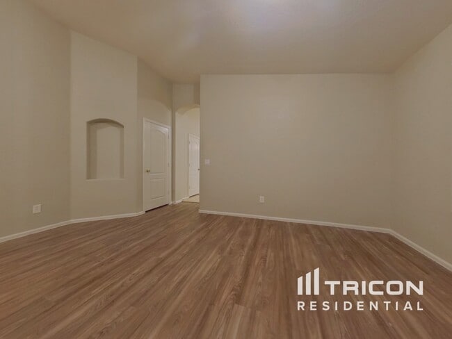 Building Photo - 16085 W Kendall St