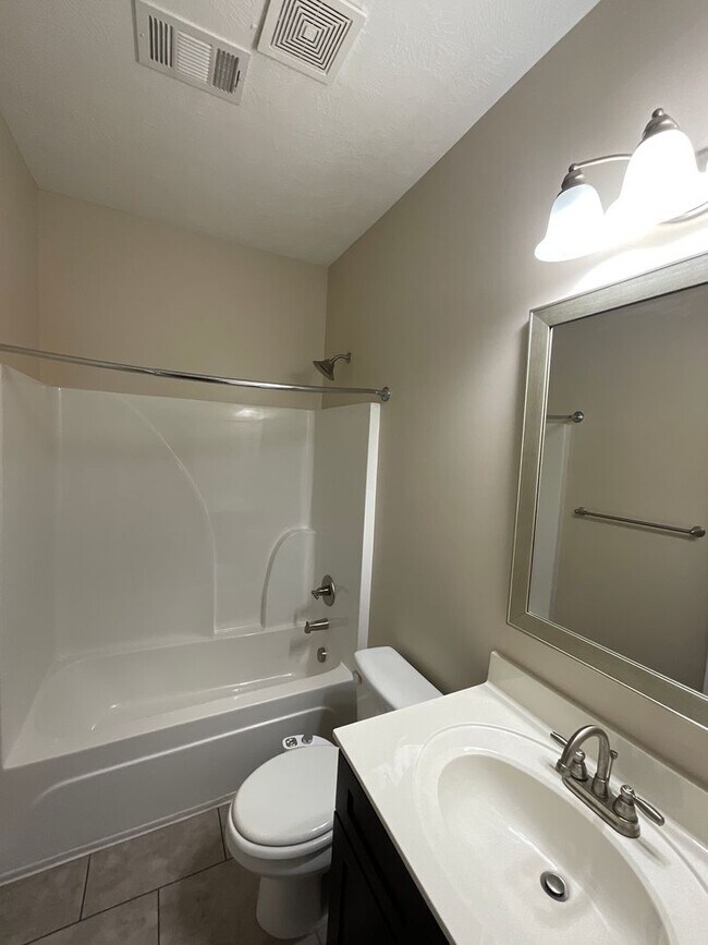 Building Photo - ****Rent Special***** 50% off the first rent charge payment. Ask for details!