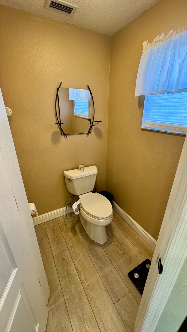 Building Photo - 480 Bridle Path Way