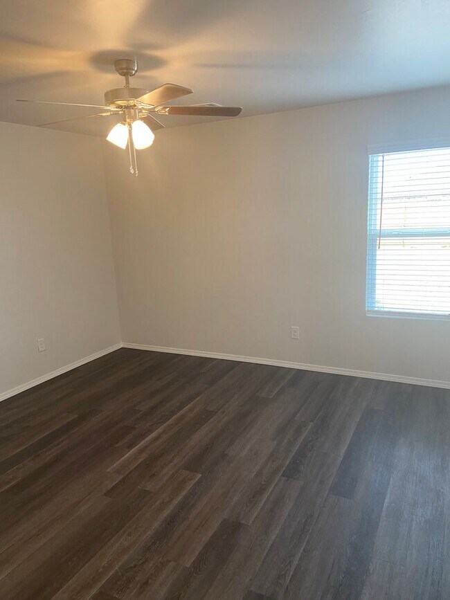 Building Photo - *Pre-leasing* Three Bedroom | Two Bathroom...