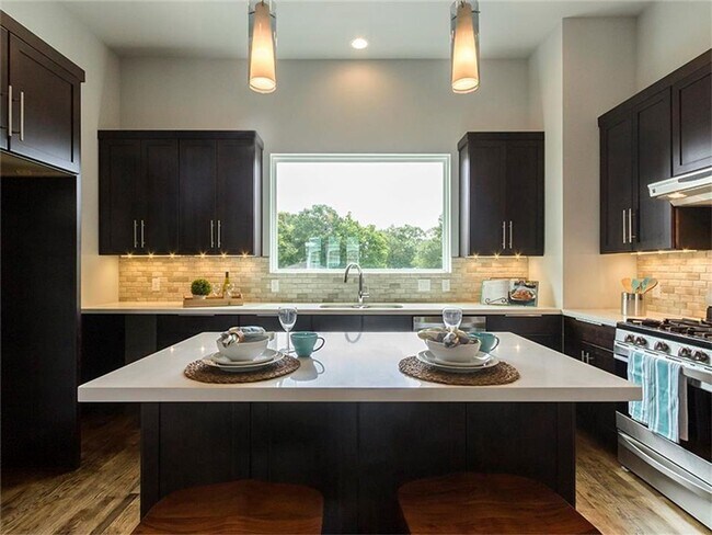 Building Photo - Modern Elegance in Garden Oaks – Style, Co...