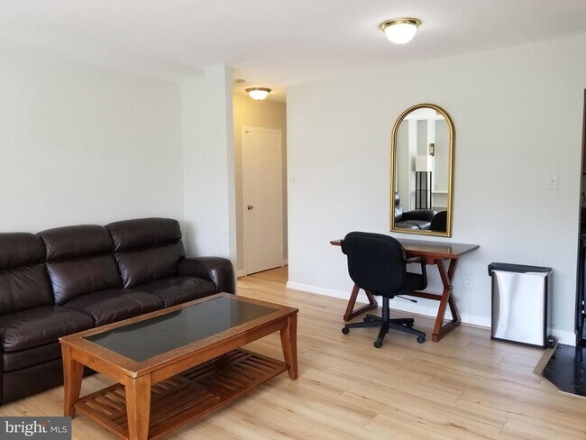 Building Photo - 1111 Arlington Blvd