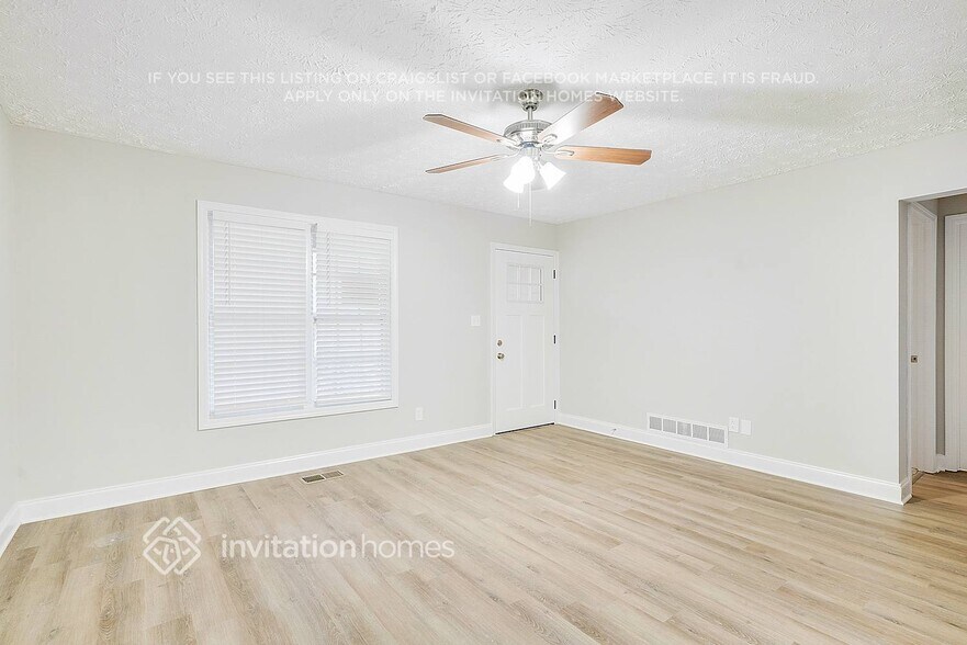 Building Photo - 5484 Pine Dr SW