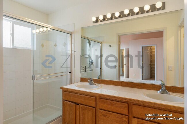 Building Photo - 15150 NE 8th Pl