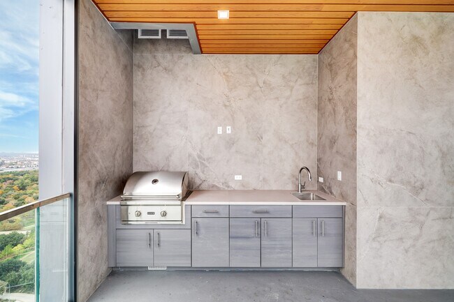 Building Photo - 1711 Allen Pkwy