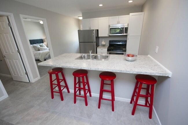 Building Photo - Stunning 2 Bedroom Duplex Rental on Gerald Ct - $1150/ Month