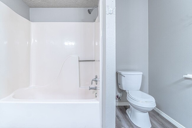 Building Photo - Newly Renovated Duplex! Rare!