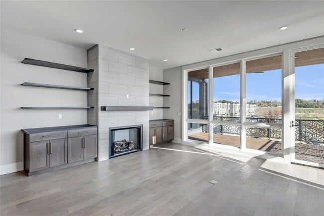 Building Photo - 16460 Wildhorse Lk Blvd