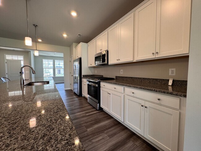 Building Photo - 3672 Isaac Cir
