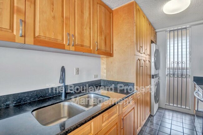 Building Photo - 4300 Waialae Ave