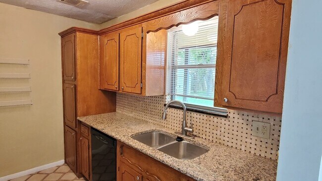 Building Photo - 942 Grand Jct Dr